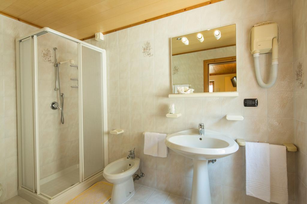 רוקה פייטורה Hotel Garni Ai Serrai מראה חיצוני תמונה