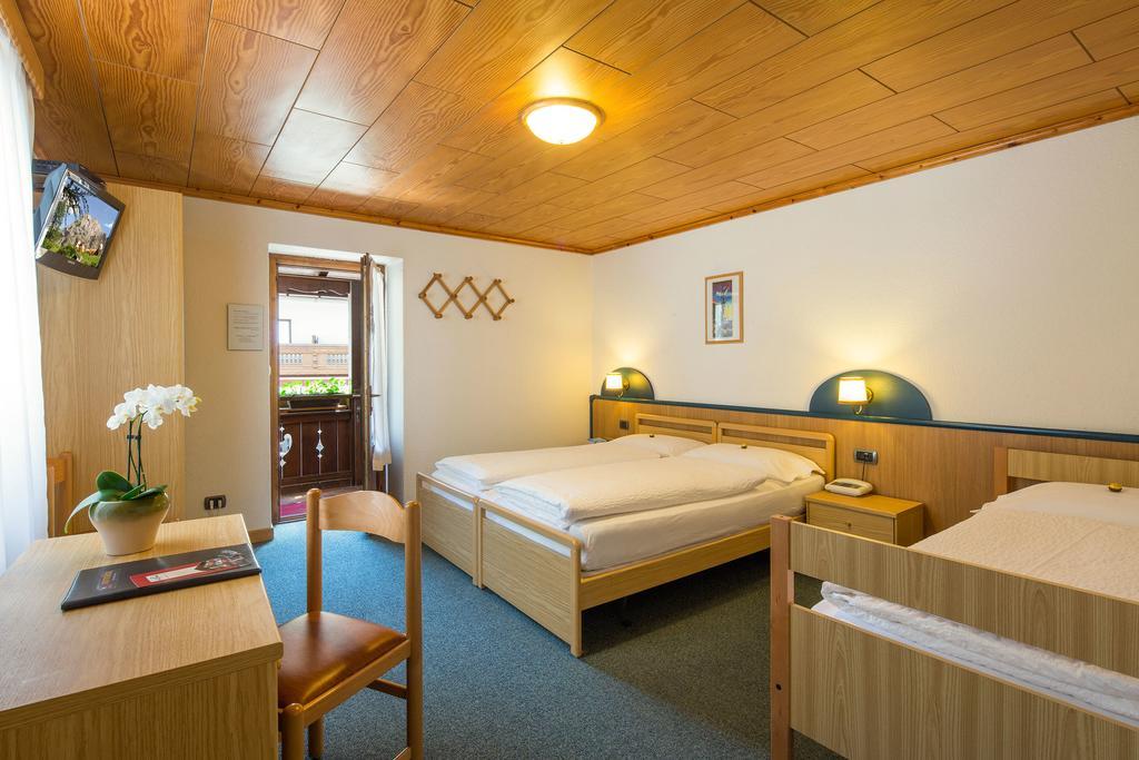 רוקה פייטורה Hotel Garni Ai Serrai מראה חיצוני תמונה