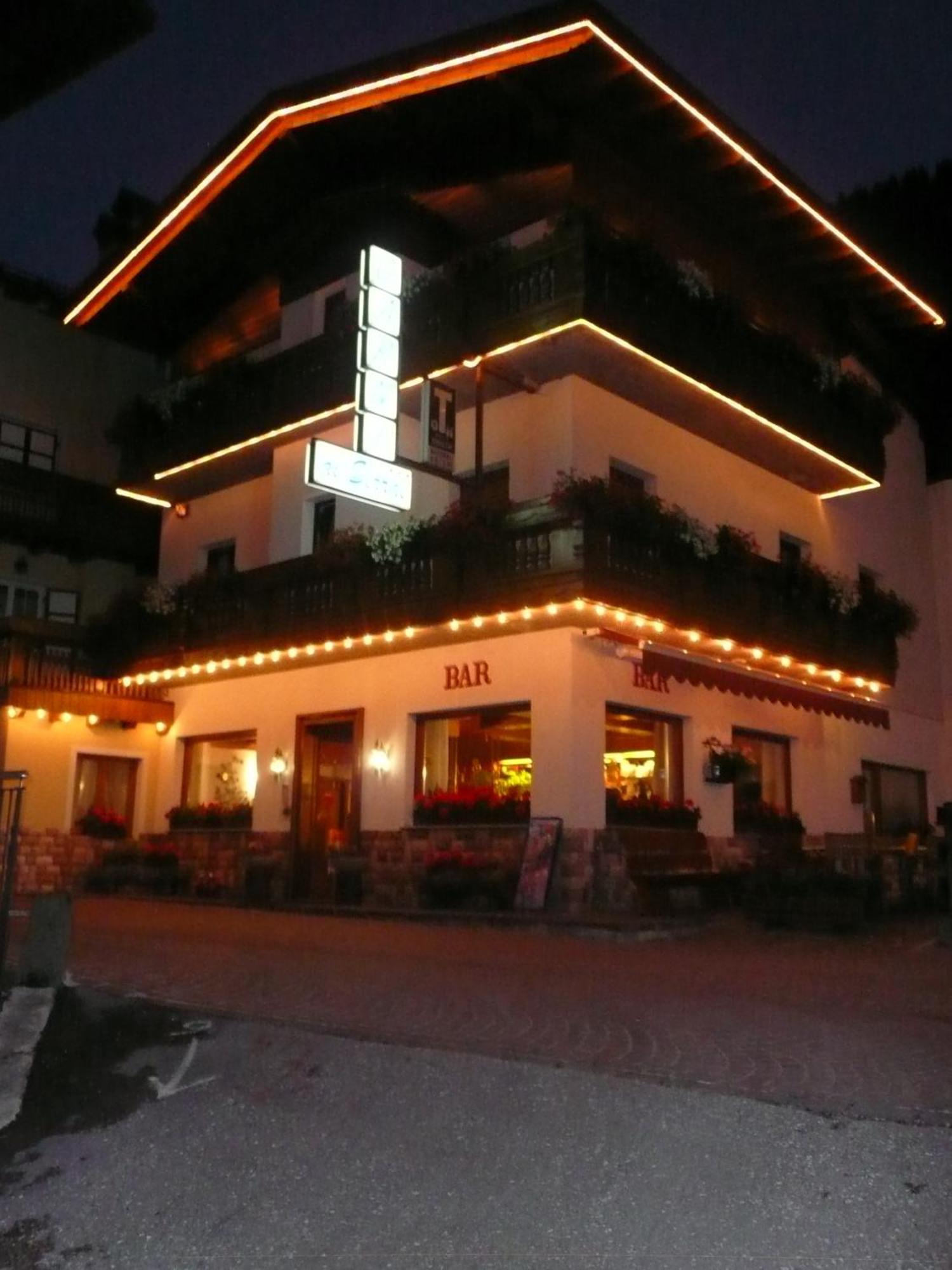 רוקה פייטורה Hotel Garni Ai Serrai מראה חיצוני תמונה