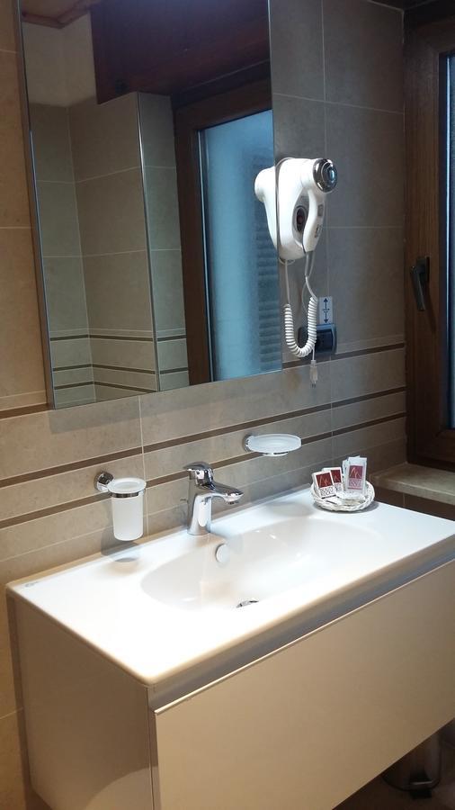 רוקה פייטורה Hotel Garni Ai Serrai מראה חיצוני תמונה